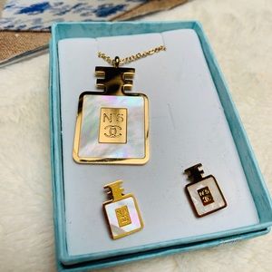 Fashion Set of Gold Plated in Stainless Steel.